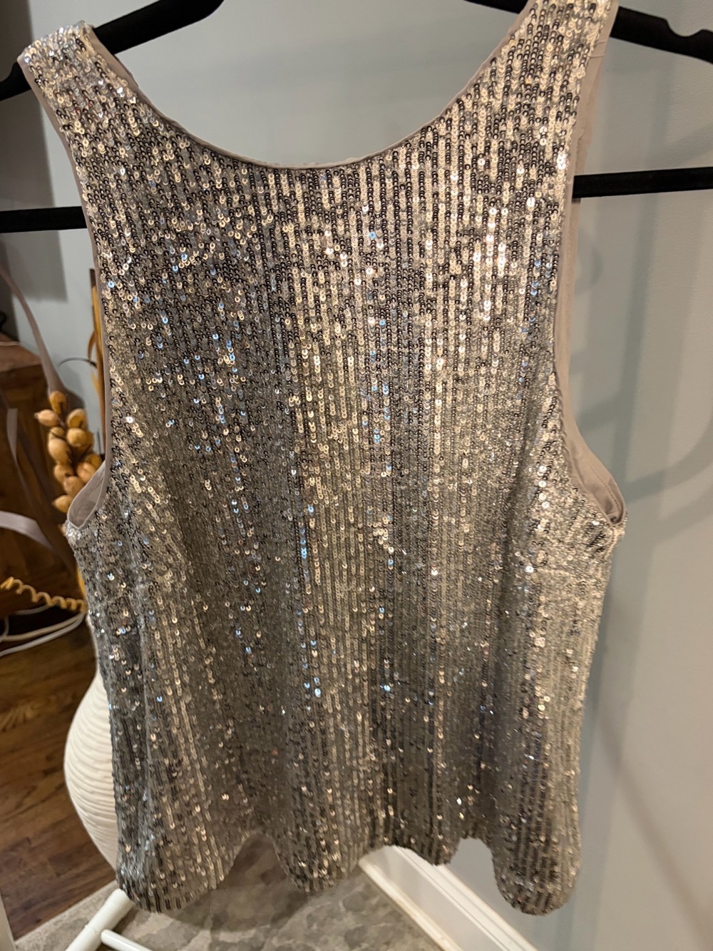 NWT ✨ Ann Taylor Silver Sequin Top women’s size medium